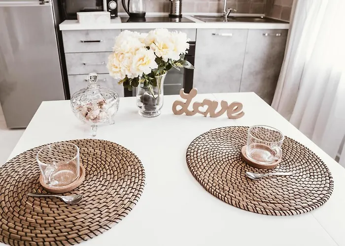 La Corte Di Silvia * سيستو كالينْدي