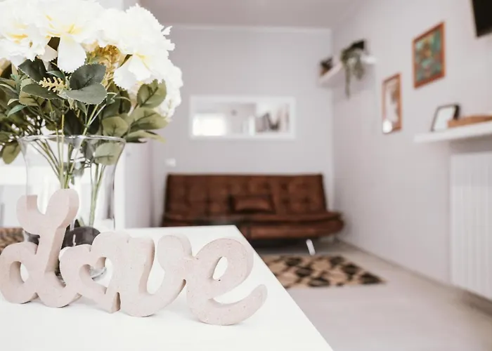 La Corte Di Silvia * سيستو كالينْدي